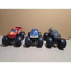 Hot Wheels Monster Trucks Bigfoot Rodger Dodger Gunkster Lot of 3 Toy Cars‎